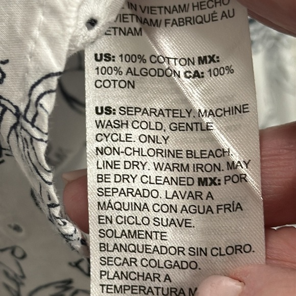Chicos Summer Vacation Eyelet women’s blouse SZ 1 8/10 black/white Novelty print - Picture 7 of 8